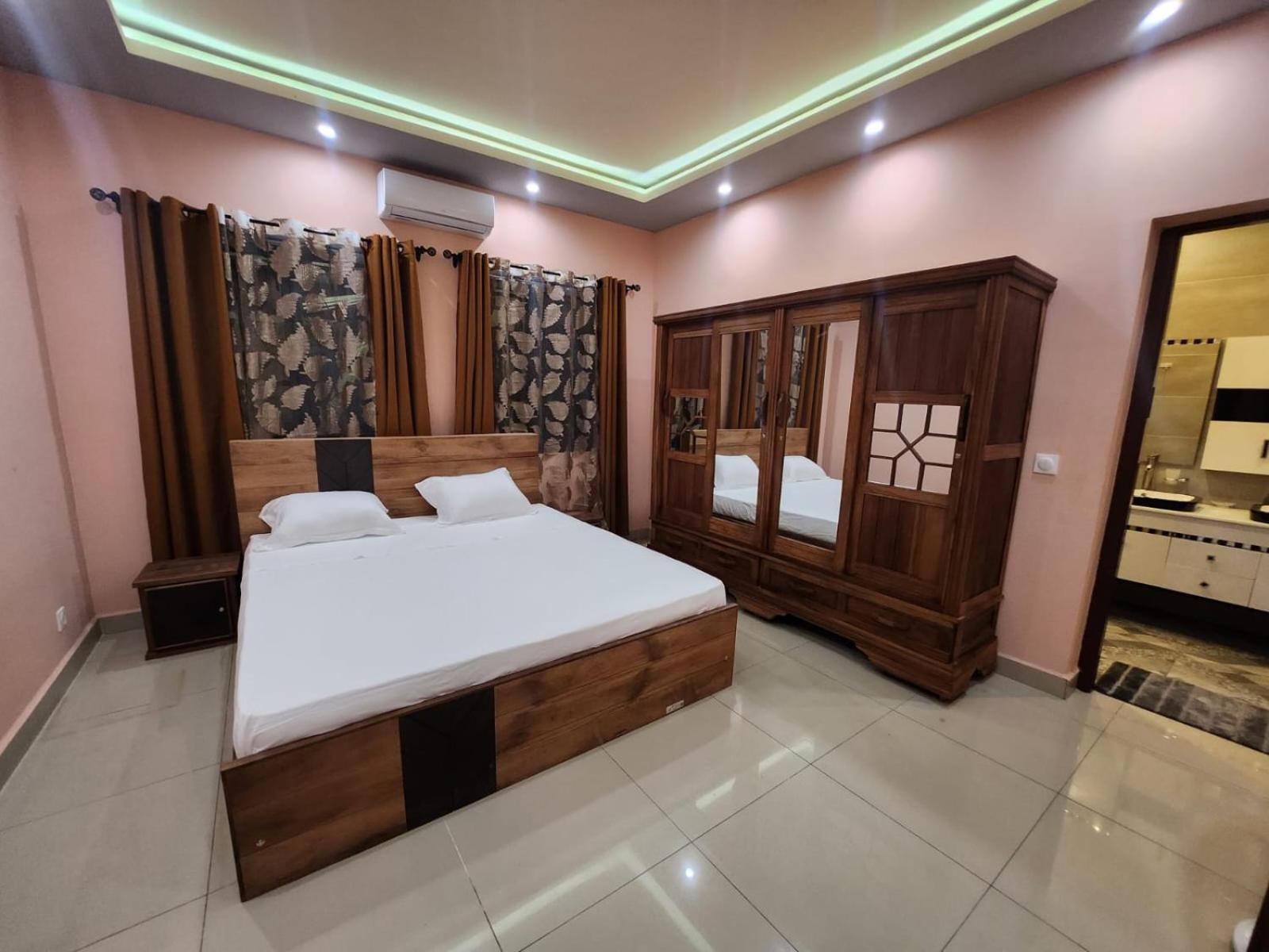 Ocean Heaven Hotel Махадзанга Экстерьер фото